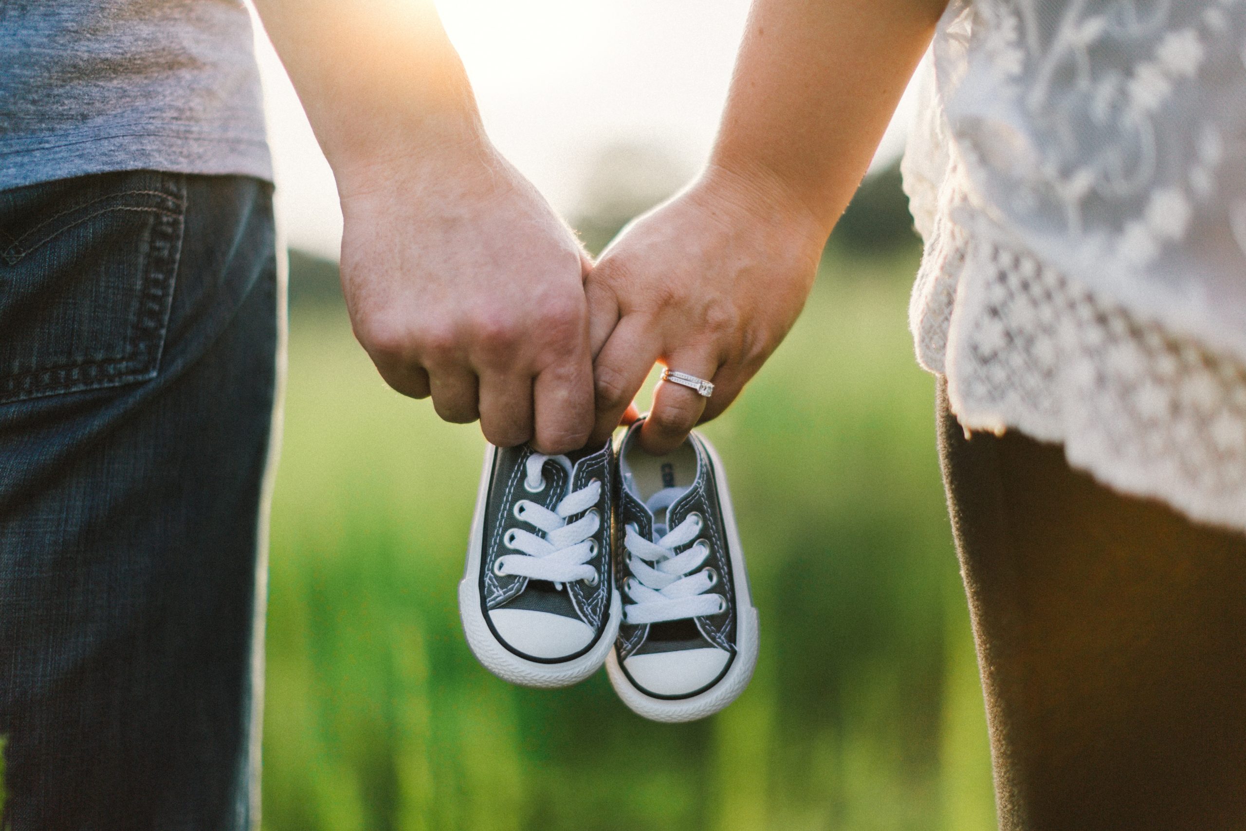 hand-man-shoe-ring-spring-couple-15131-pxhere.com_